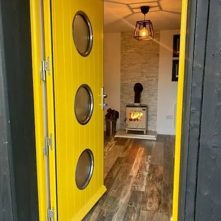 Unique Restored Barn With Stove קיליבגס